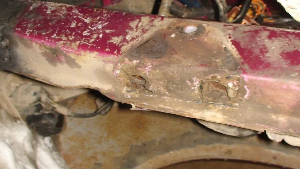 Вырвало балку. Вырвало балку. Вырвало заднюю балку на ваз 2114. Направляющая сайлентблока балки е30. Балка 2115.