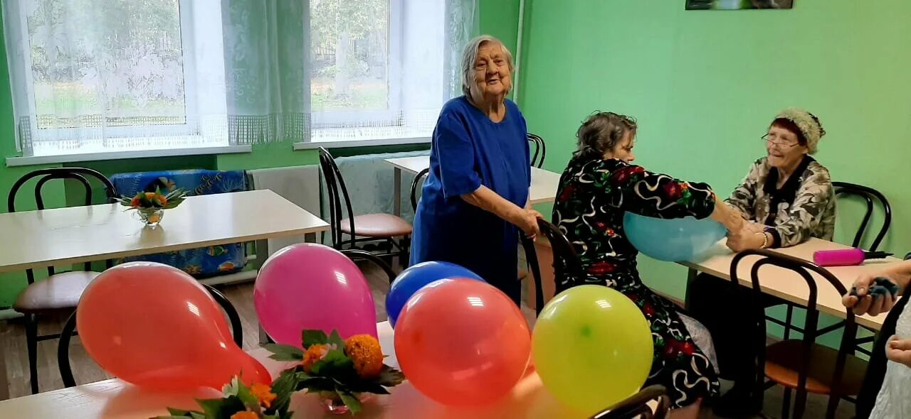 Новый год в пансионате престарелых. Дом престарелых в красноярске. Дом престарелых в красноярске. Калина красная пансионат красноярск. Пансионат для пожилых красноярск.
