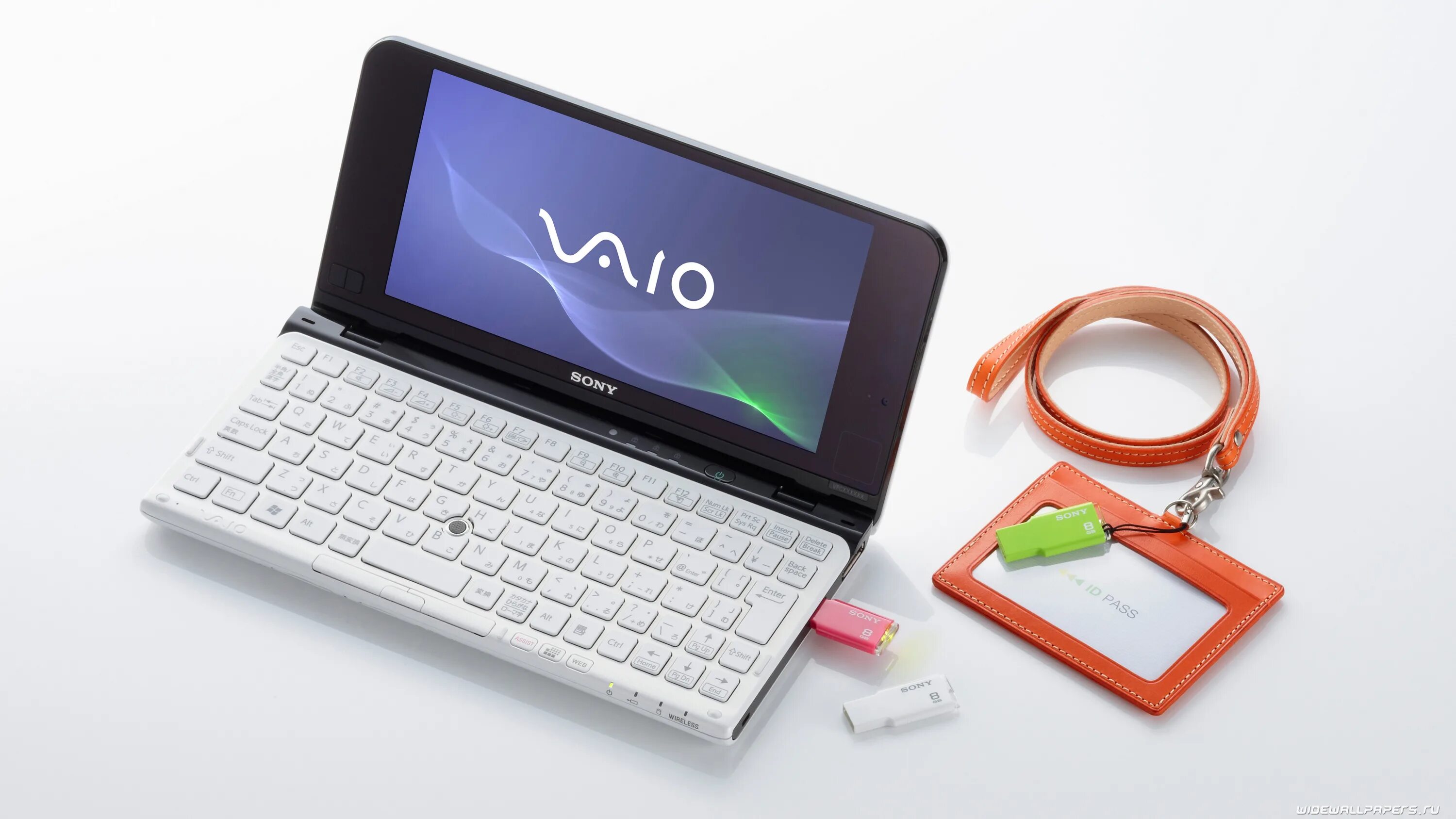 Модели маленьких ноутбуков. Sony VAIO маленький. Нетбук Sony VAIO Mini Laptop. Sony VAIO 500g флешка. Сони Вайо ноутбук маленький.