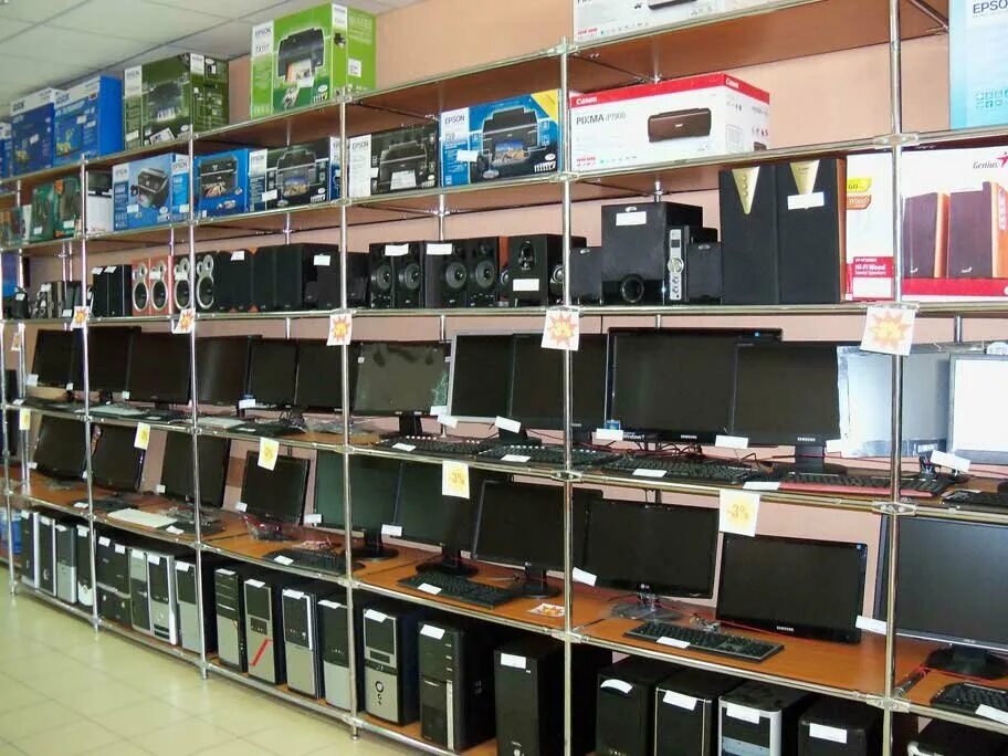 Комиссионный железнодорожный. Компьютерный магазин. Магазин комплектующих для компьютера. Ассортимент магазина компьютерной техники. Ассортимент компьютерного магазина.