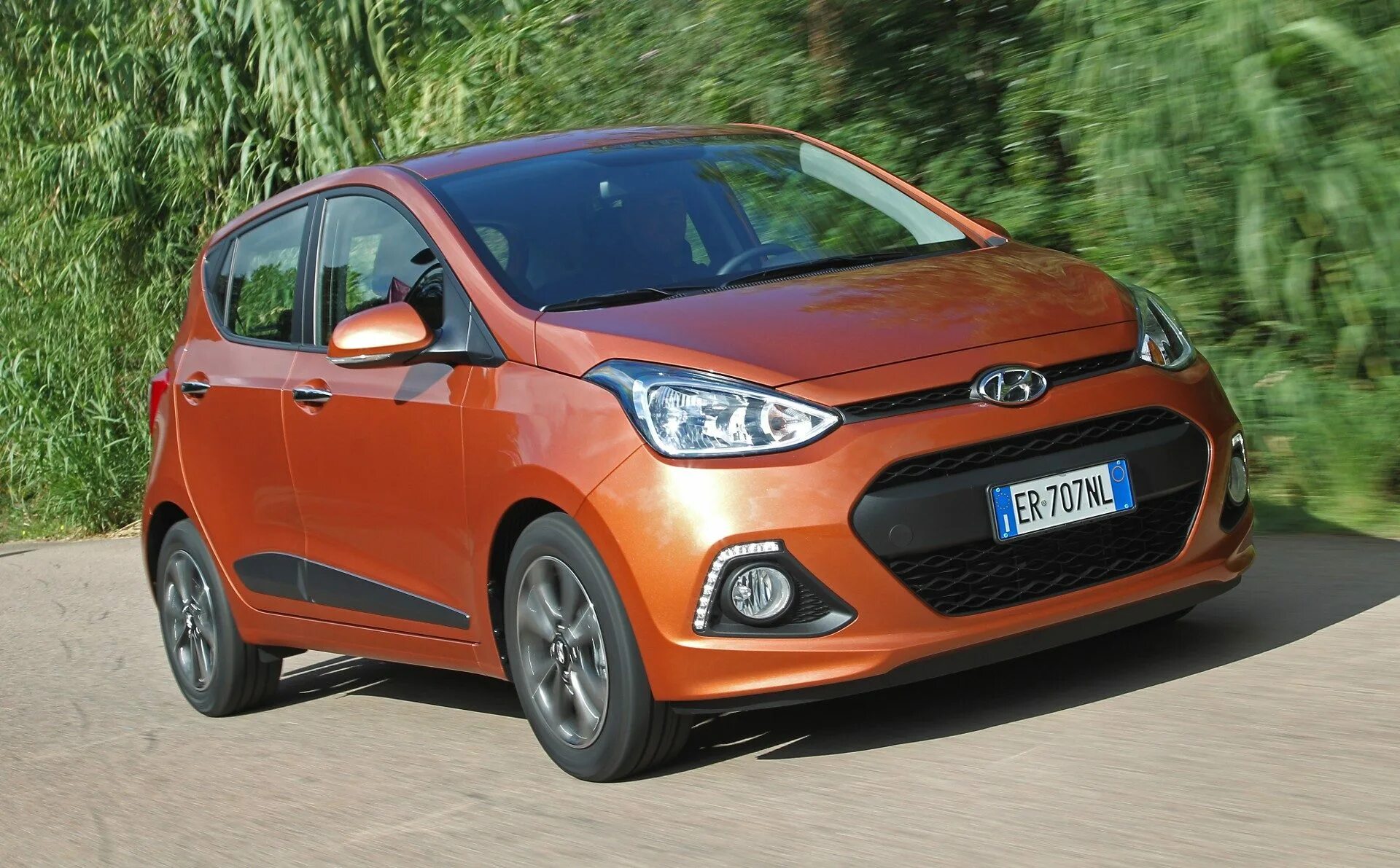 Какую выбрать бюджетную машину. Hyundai i10 2014. hyundai i10 автомат. машину хендай 10. малолитражные машины hyundai i10.