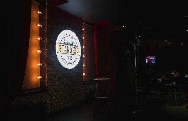 стендап комик дмитрий растопчинов. андрей атлас стендап. максим евдокимов камеди. андрей фролов комик стендап. филипп воронин стендап.