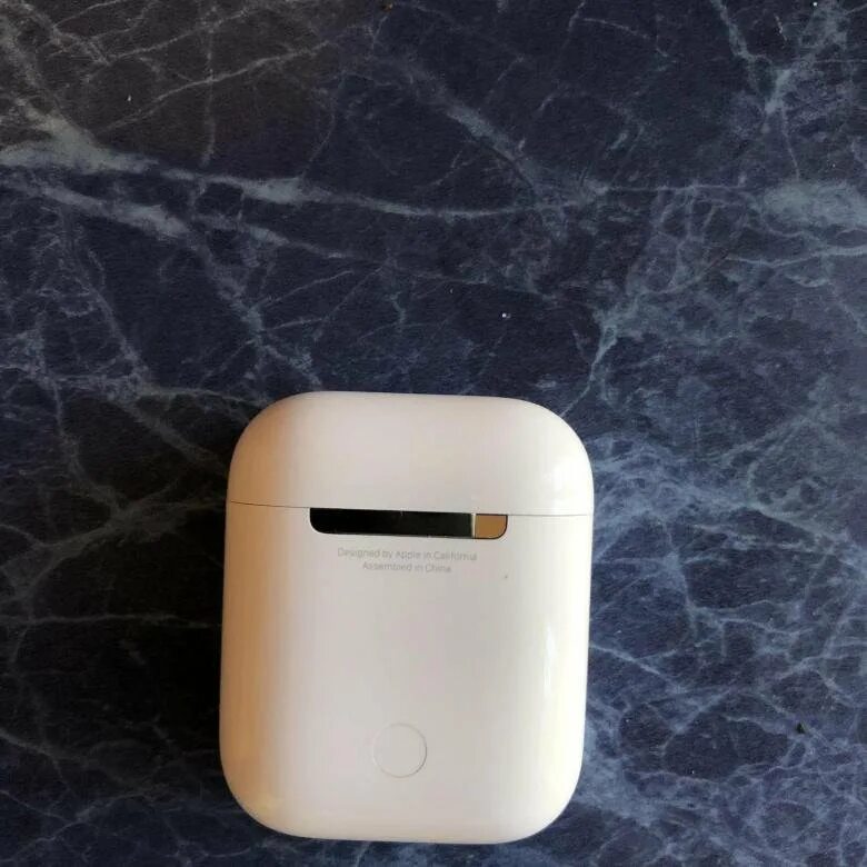 Airpods кнопка на кейсе