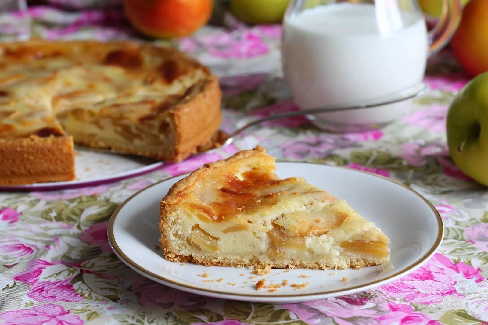 Открытый пирог с творогом и яблоками. Шарлотка не поднялась. Яблочный пирог диетический. Мокрая шарлотка. Шарлотка оседает.