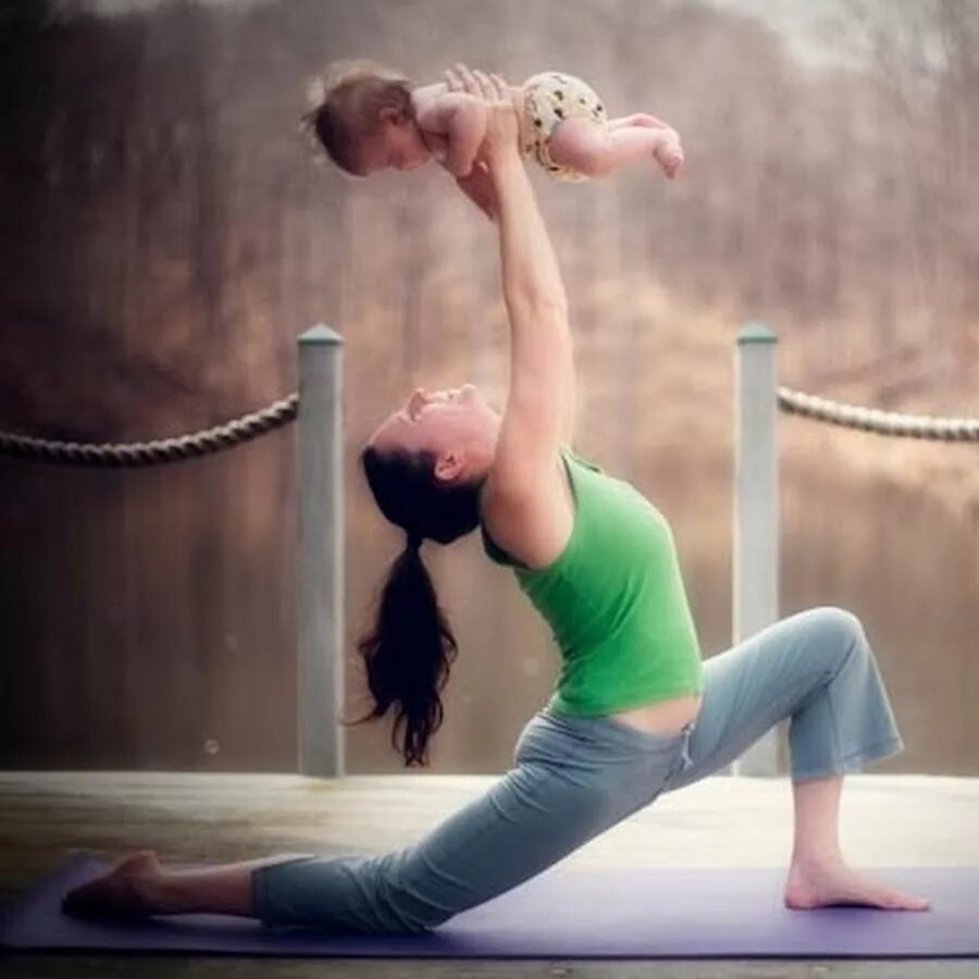 Йога дети и взрослые. Yoga mommy. Йога для двоих. Йога для малышей. Спортивная мама с ребенком.