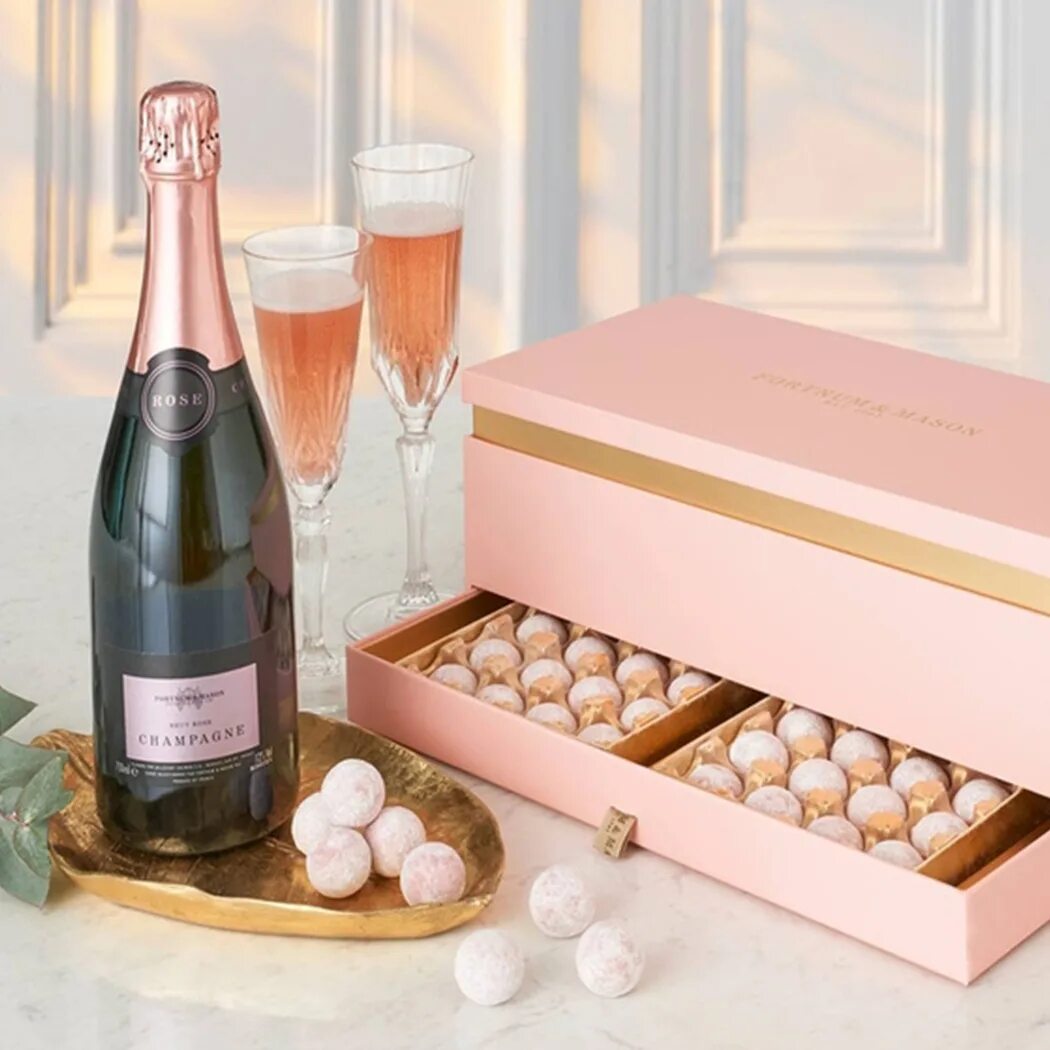 подарочная коробка с шампанским. коробка с шампанским и конфетами. подарочное шампанское. картонная коробка для шампанского. коробочки шампанских.