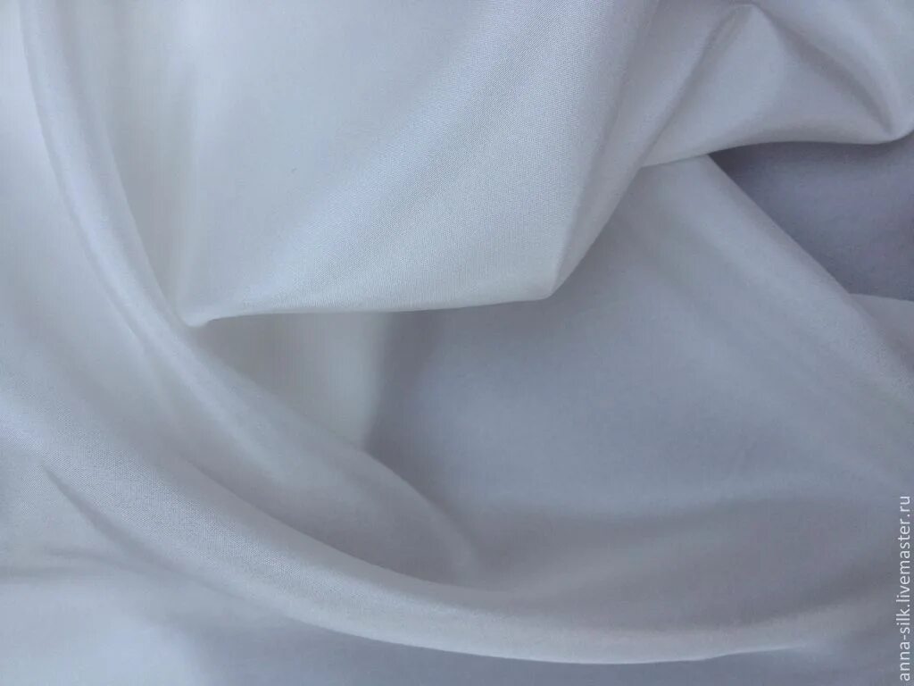 Зеленый шелк. Туаль ткань. Шелк стоит. Ткань нелк цвет янтарь-5а. Шелк стоит.