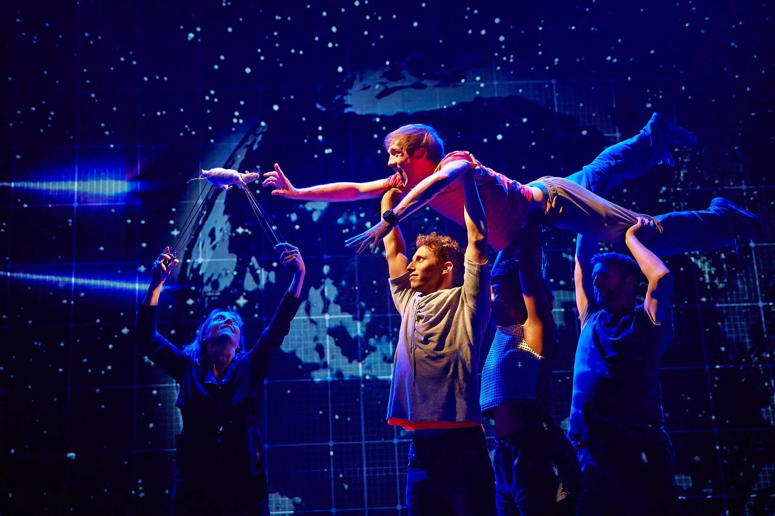 Найт тайм. The curious incident of the Dog in the Night-time Theatre. Студенческий шоу-театр «креатив»;. Мюзикл шоу Созвездие розы. Сцена из шоу приключение.