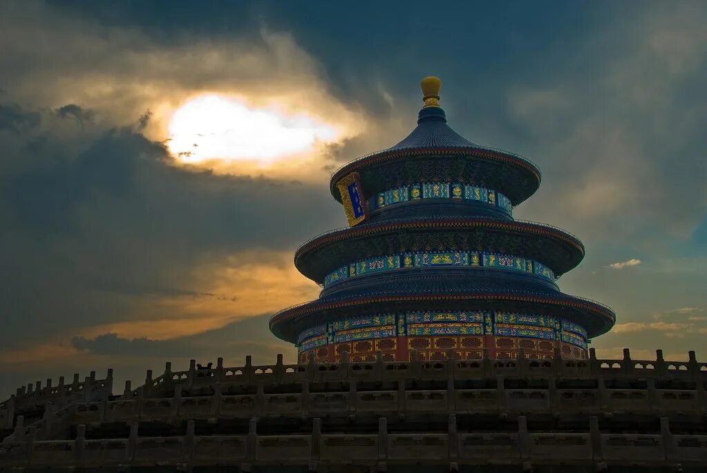 Temple of heaven. Храмовый комплекс храм неба Пекин. Храм неба (Тяньтань). Пекин Тяньтань. Храм неба в Пекине алтарь неба.