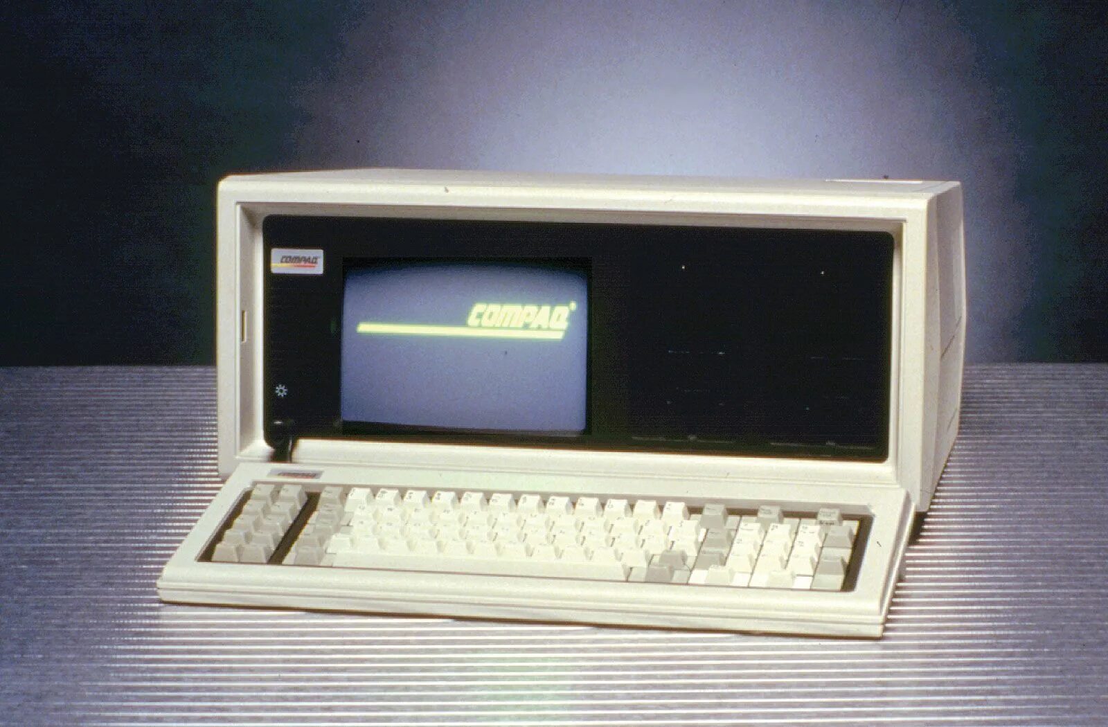 Classical computer. Compaq computer corporation. компьютер compaq 2000. compaq portable. ibm, компак,.