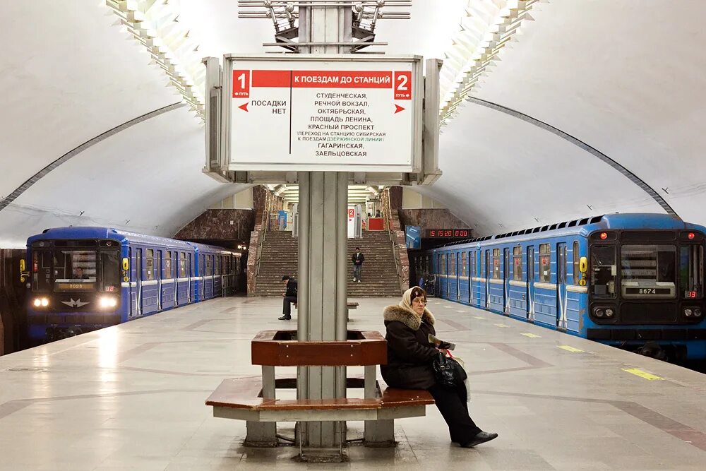 Станция метро площадь Маркса Новосибирск. Новосибирский метрополитен площадь Маркса. Площадь Маркса станция метро Новосибирского метрополитена.