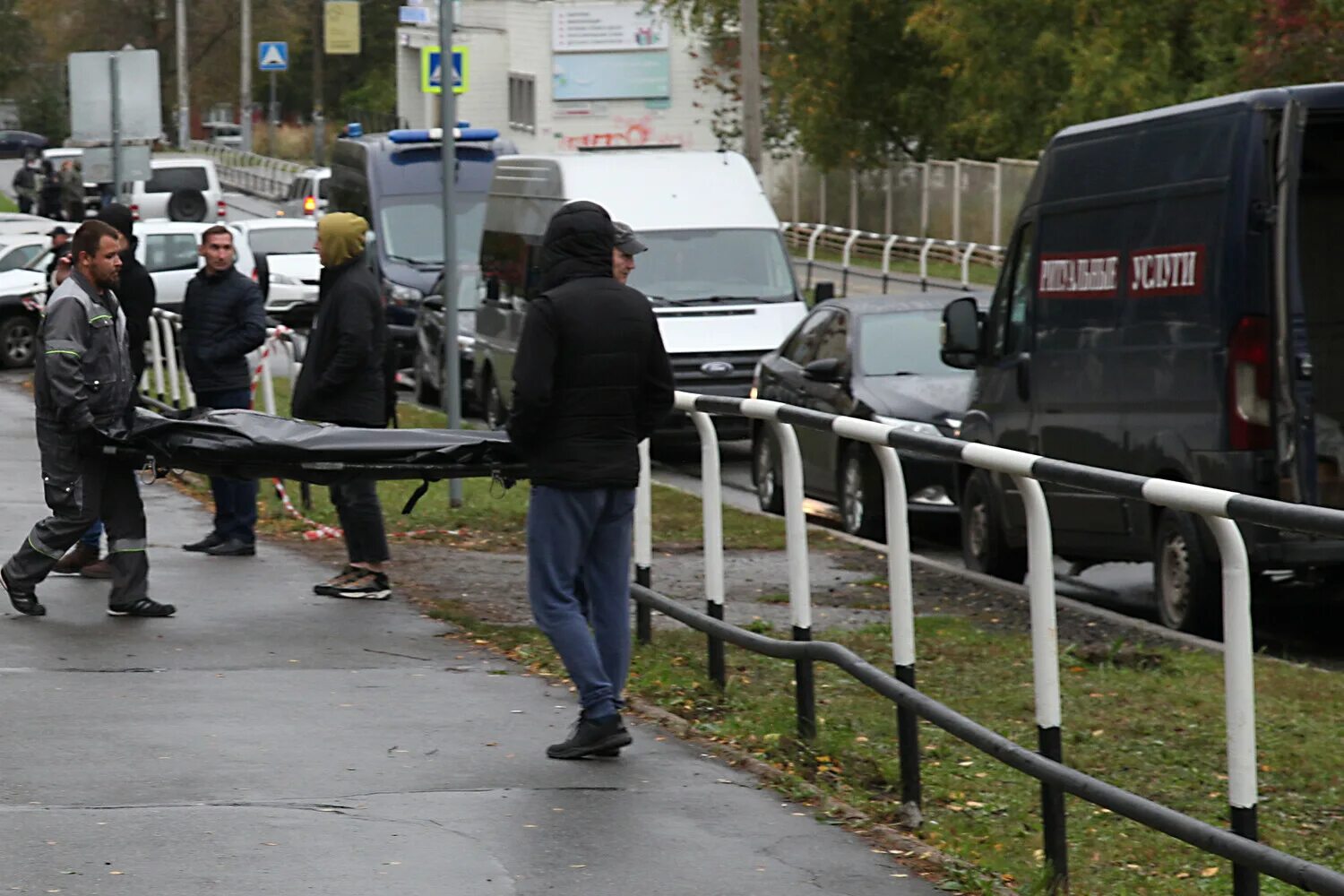 Родственники погибших в теракте в крокусе. Ижевск 26.09.2022 стрельба. Ижевск стрельба в школе 2022. Стрельба в школе 26 сентября 2022.