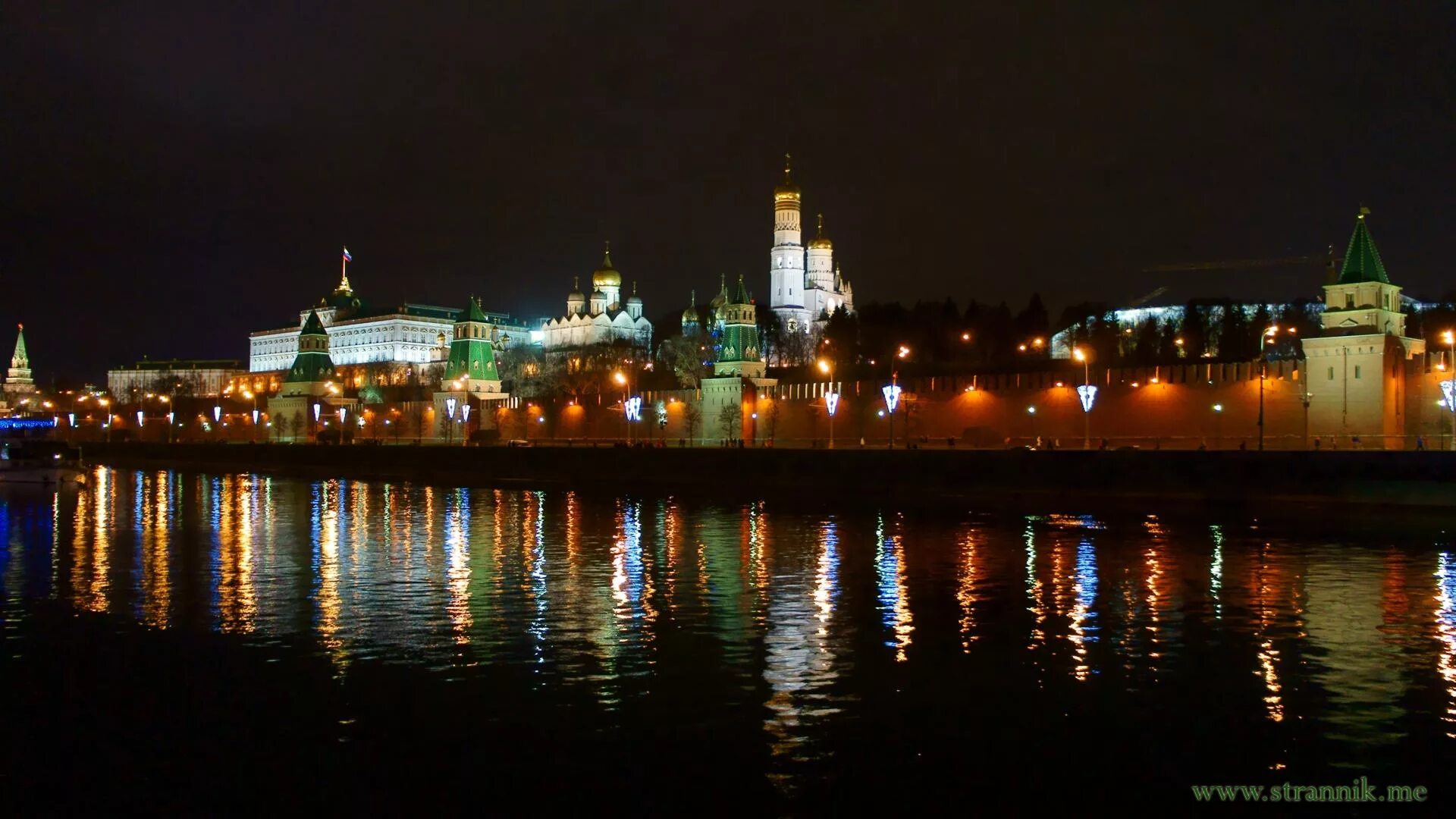 Кремль обращение президента фон. Кремль Москва обращение президента. Московский Кремль новогодний обращение президента. Ночной Кремль.