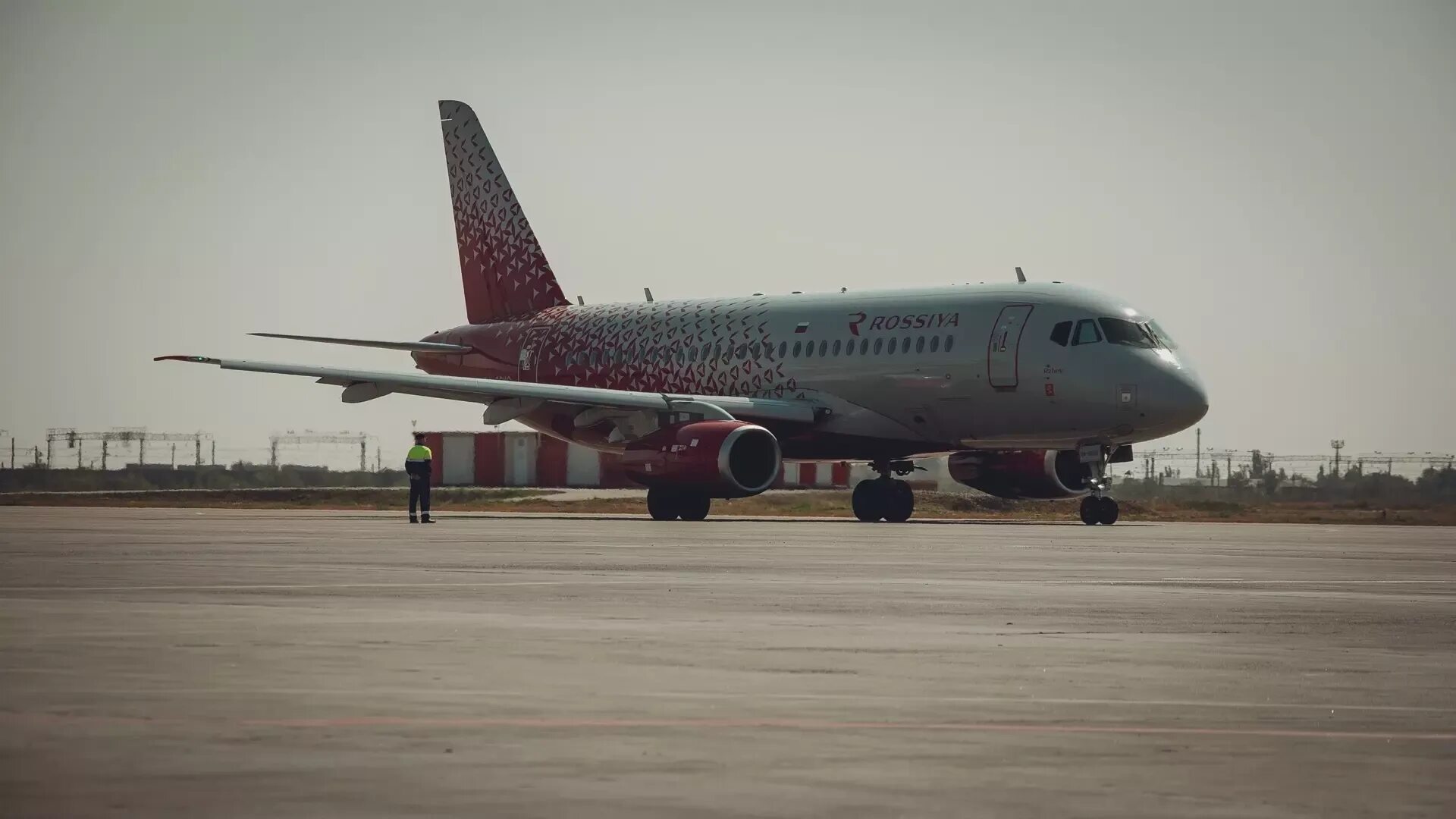 Таджикистан аэропорт худжанд 2021. Боинг 737-300 таджикистан. Самолеты в аэропорту худжанд. Аэропорт худжанд 2022. Таджикистанский аэропорт худжанд.