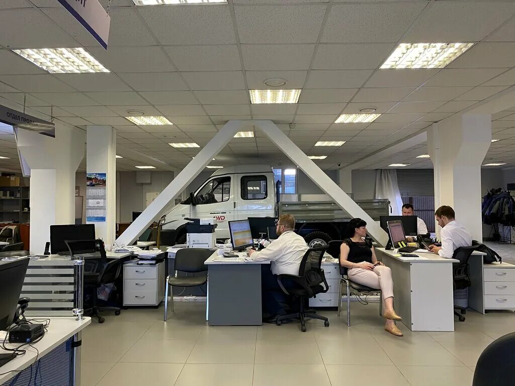 Автосалон газ. Газ автомобили авторитейл. Авторитейл полярная. Авторитейл газ москва. Авторитейл.