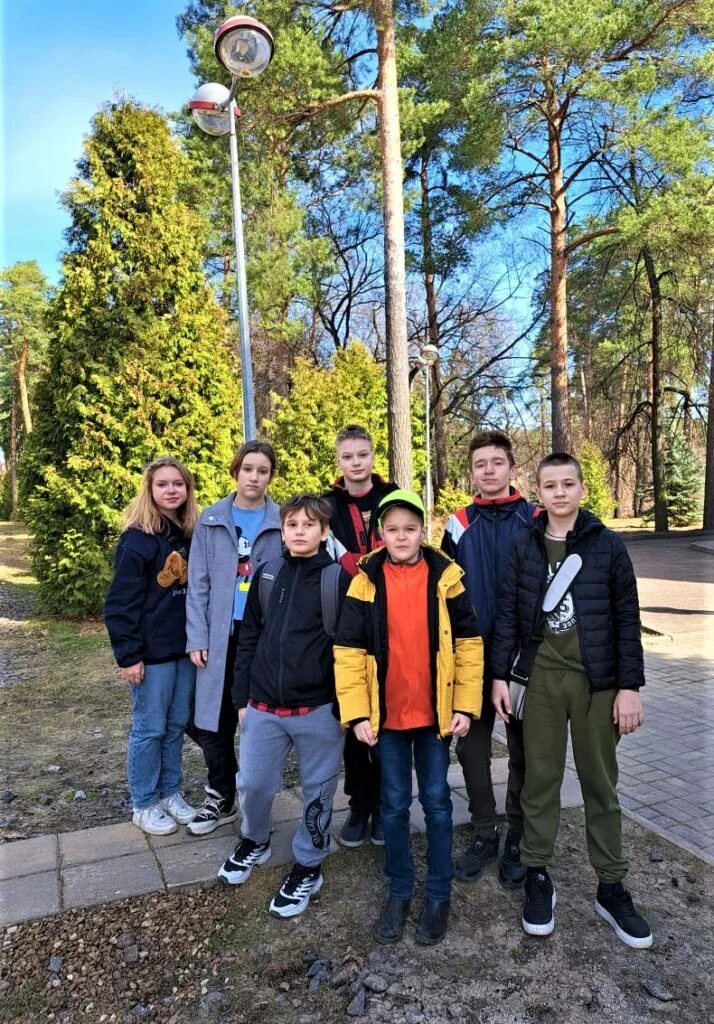 Кружок юного железнодорожника кратово. Кратовская детская железная дорога. Тюменская джд. Юный железнодорожник. Московская детская железная дорога в кратово.