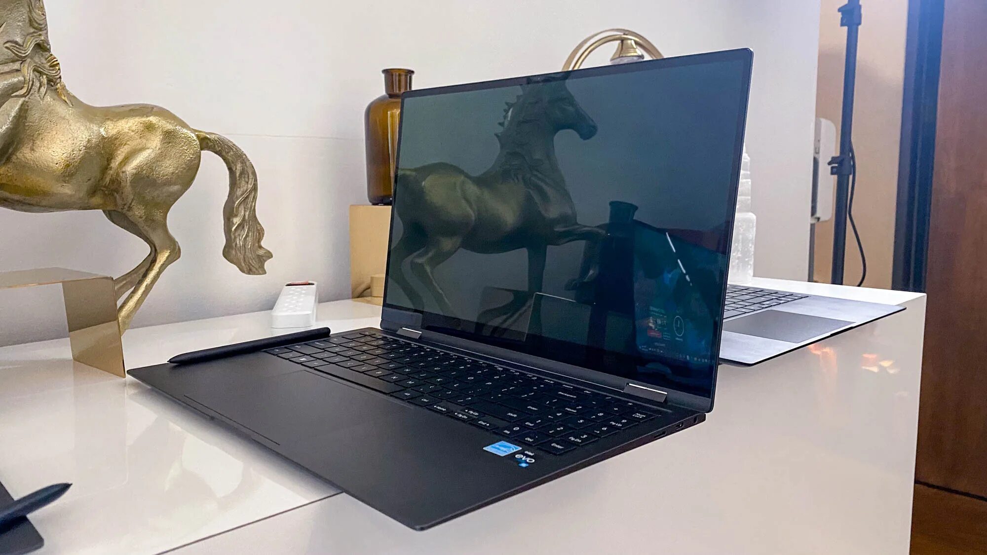 Samsung book 3 ultra. Ноутбук Samsung Galaxy book2 Pro. Ноутбук Samsung Galaxy book3 Ultra. Галакси бук 3 ультра. Samsung Galaxy book 3 Ultra.