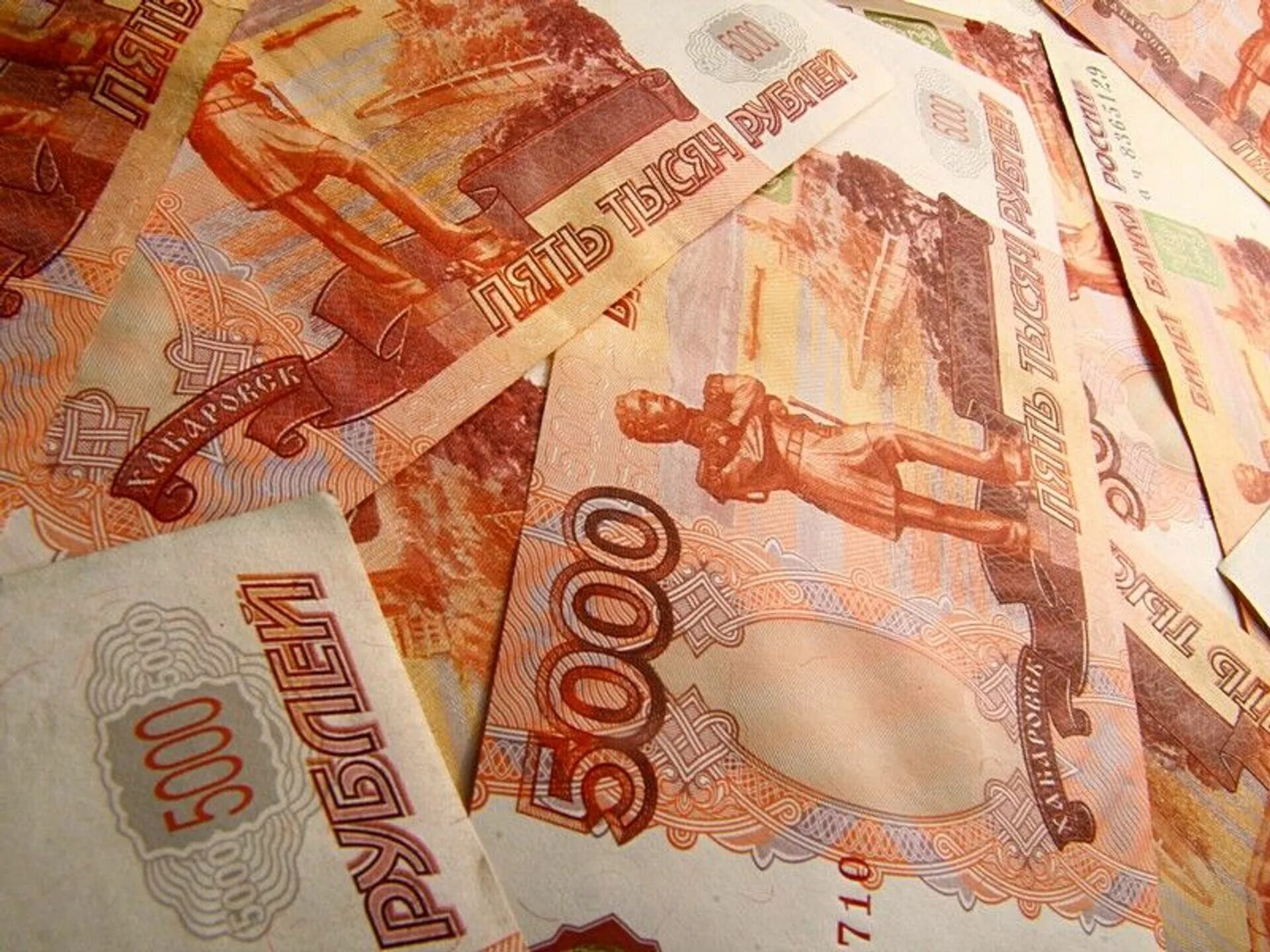Пятитысячные купюры принимают. Пятитысячная купюра. 5000 рублей. 5 тысяч рублей. 5 тысячные купюры.
