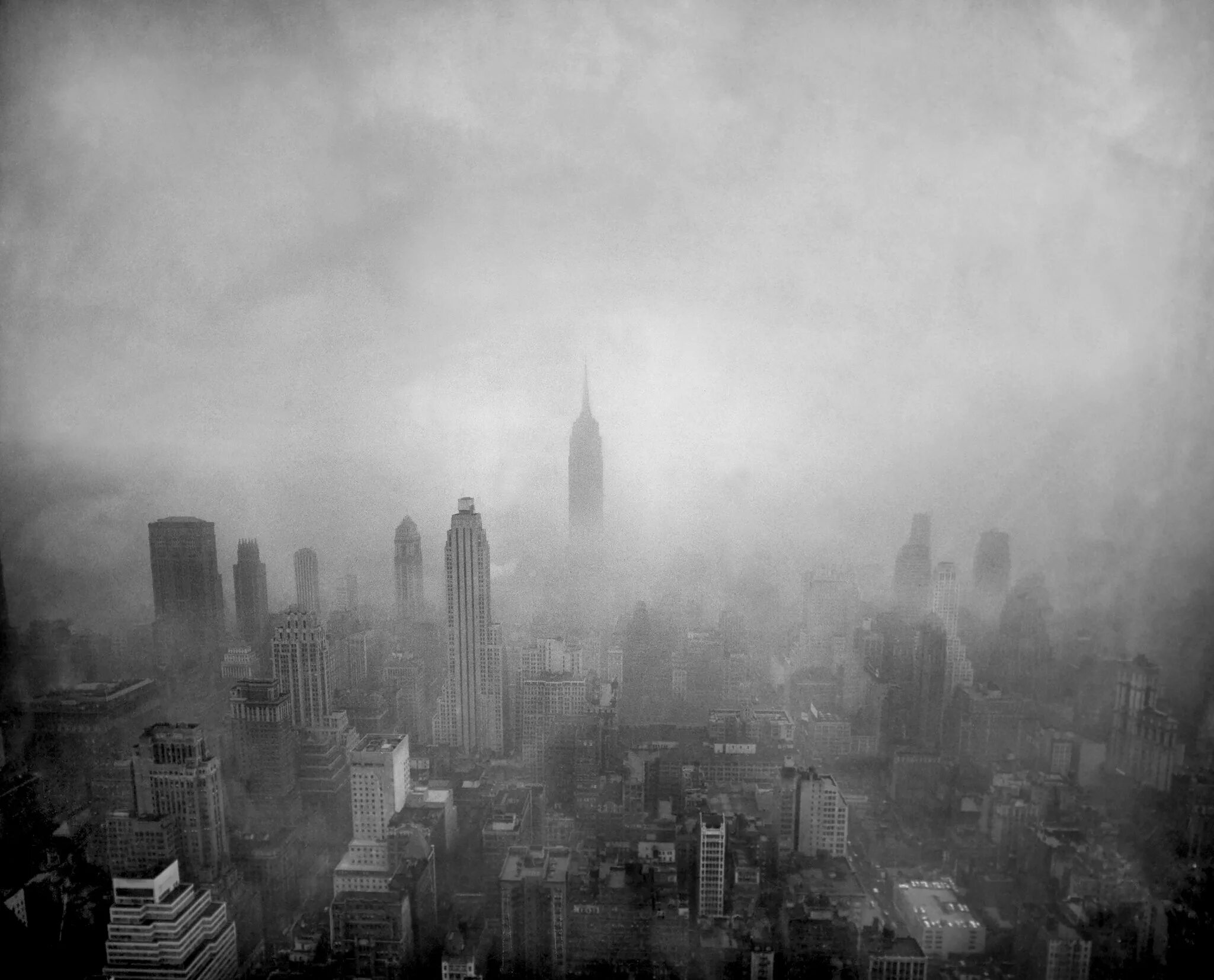 город в тумане. улицы города в тумане. раннее утро в городе. туманный город 2023 отзывы. туманный город 2023 отзывы.