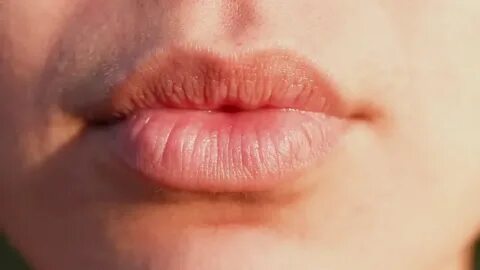 Bare lips