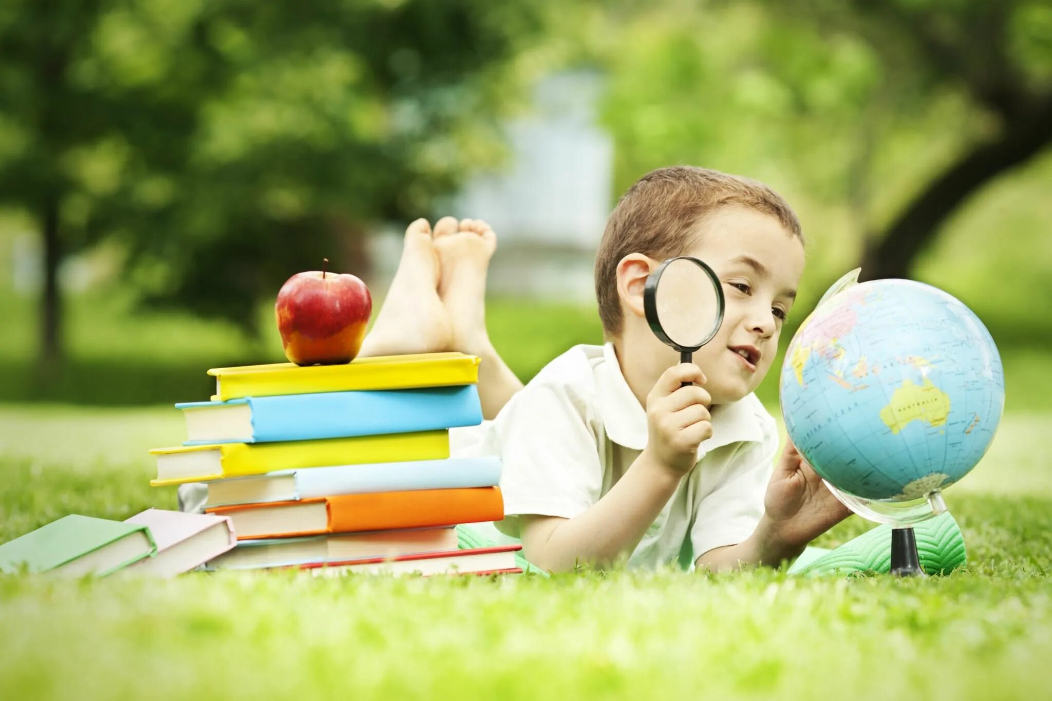 Ребенок изучает мир. Познание. Малыш изучает мир.