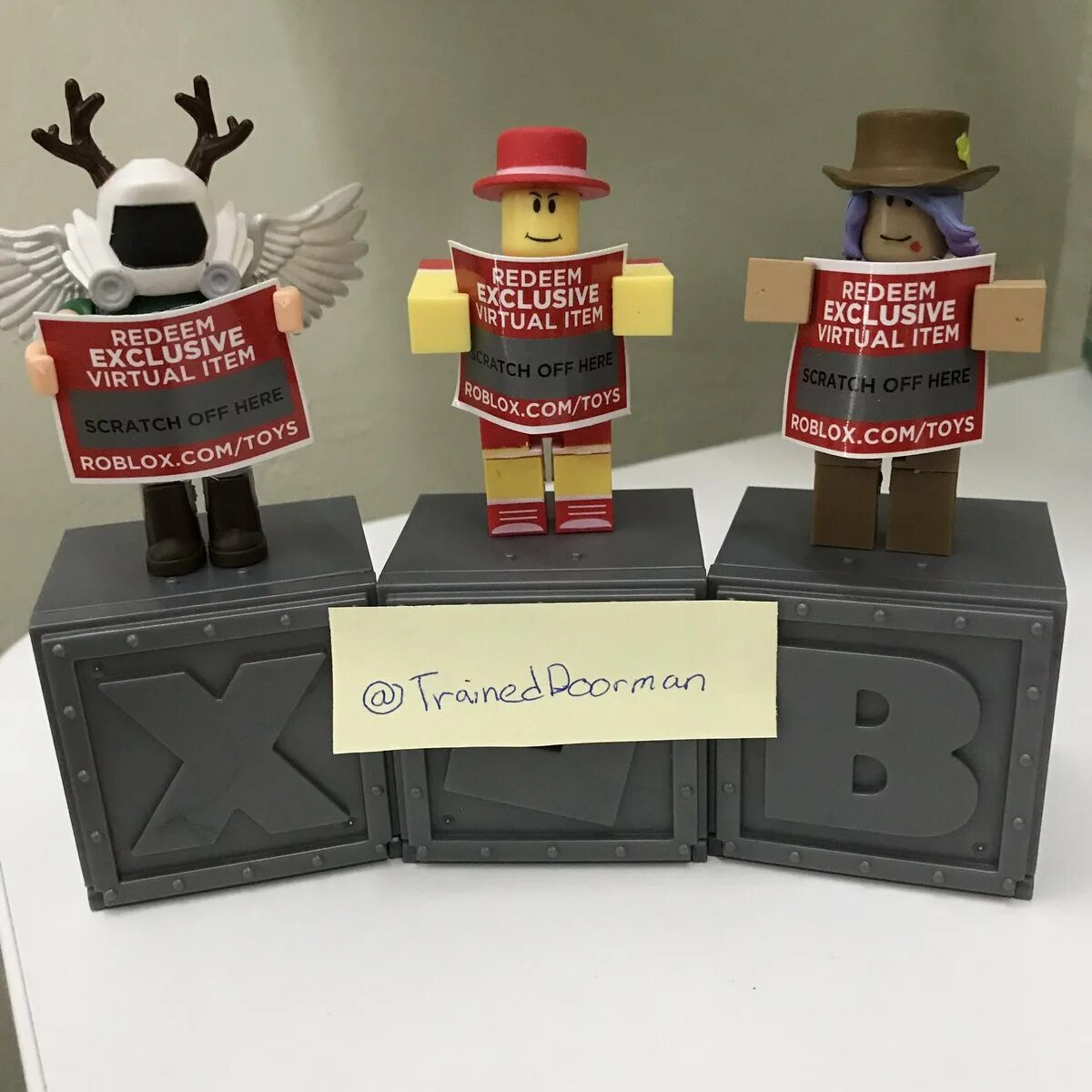 Toy codes. Игрушка роблокс с кодом. игрушки роблокс коды. toy code в роблокс. roblox toys codes.
