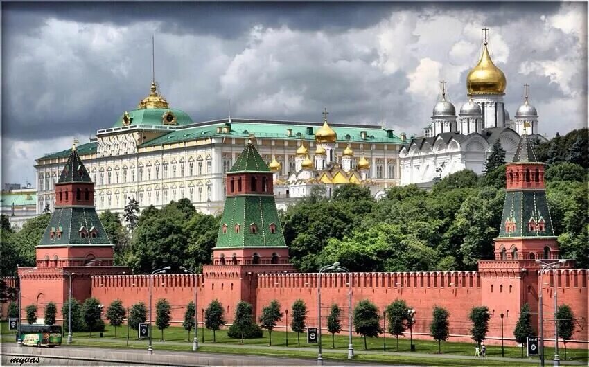 The word kremlin. Ансамбль Московского Кремля. Московский Кремль Moscow Kremlin 1970. Музей-заповедник Московский Кремль. Кремль наследие ЮНЕСКО.