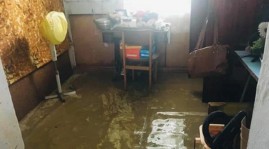 Какие выплаты пострадавшим от наводнения. Подтопление Керчи 2021. Керчь потоп. Потоп в Керчи 2021 июнь. Потоп в Крыму Керчь.