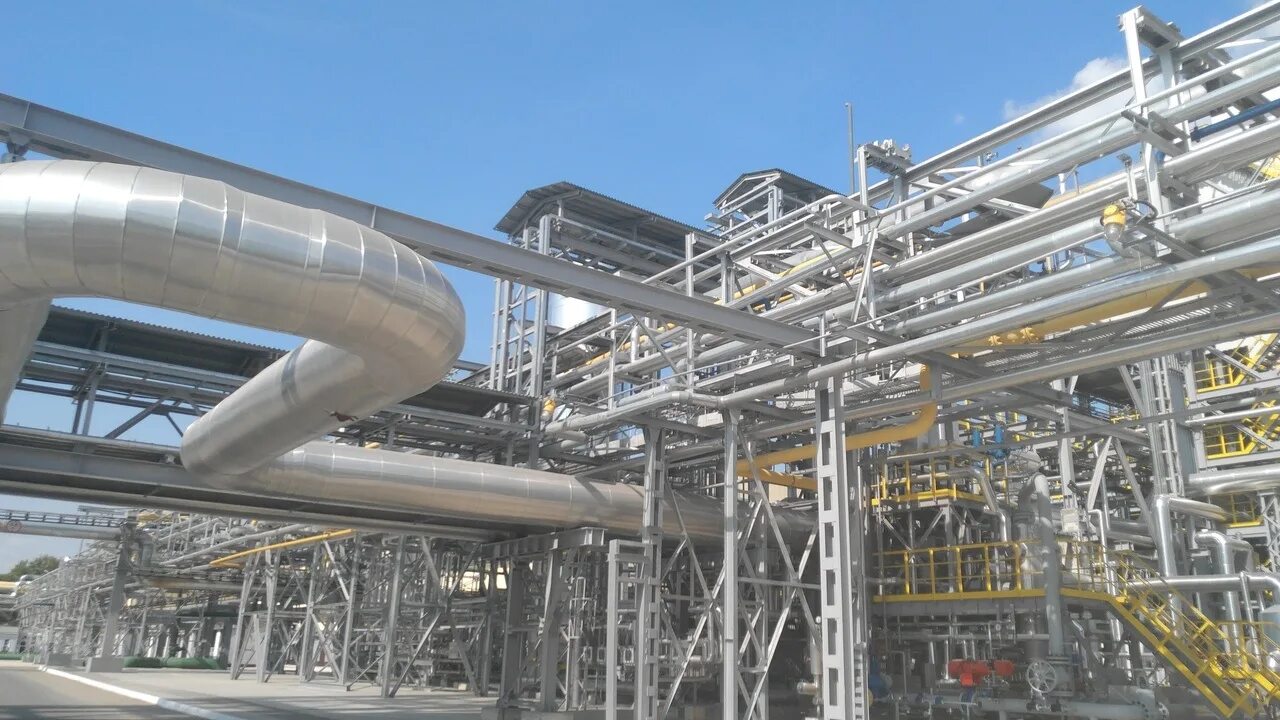 Завод по производству метанола нижнекамск. Завод метанола. Метанол аппарат для производства. Метанол в промышленности. Завод щекиноазот.