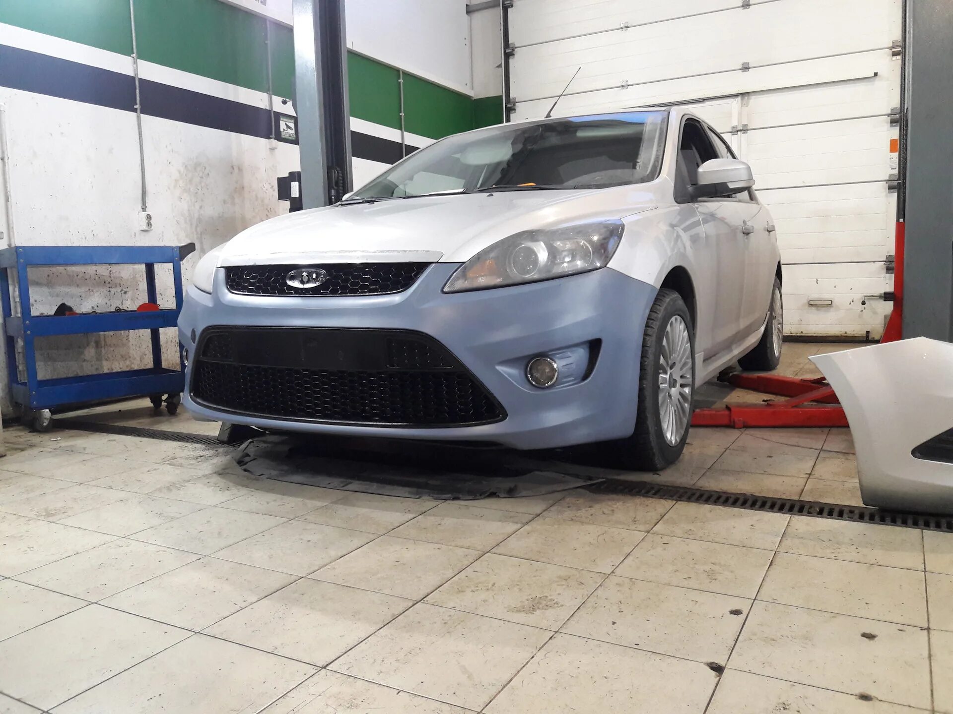 Передний бампер фф2 дорестайл. Ford focus 2 бампер st. ford focus 2 рестайлинг бампер передний. бампер ford focus 2 st рестайлинг. передний бампер форд фокус 2 рестайлинг st.