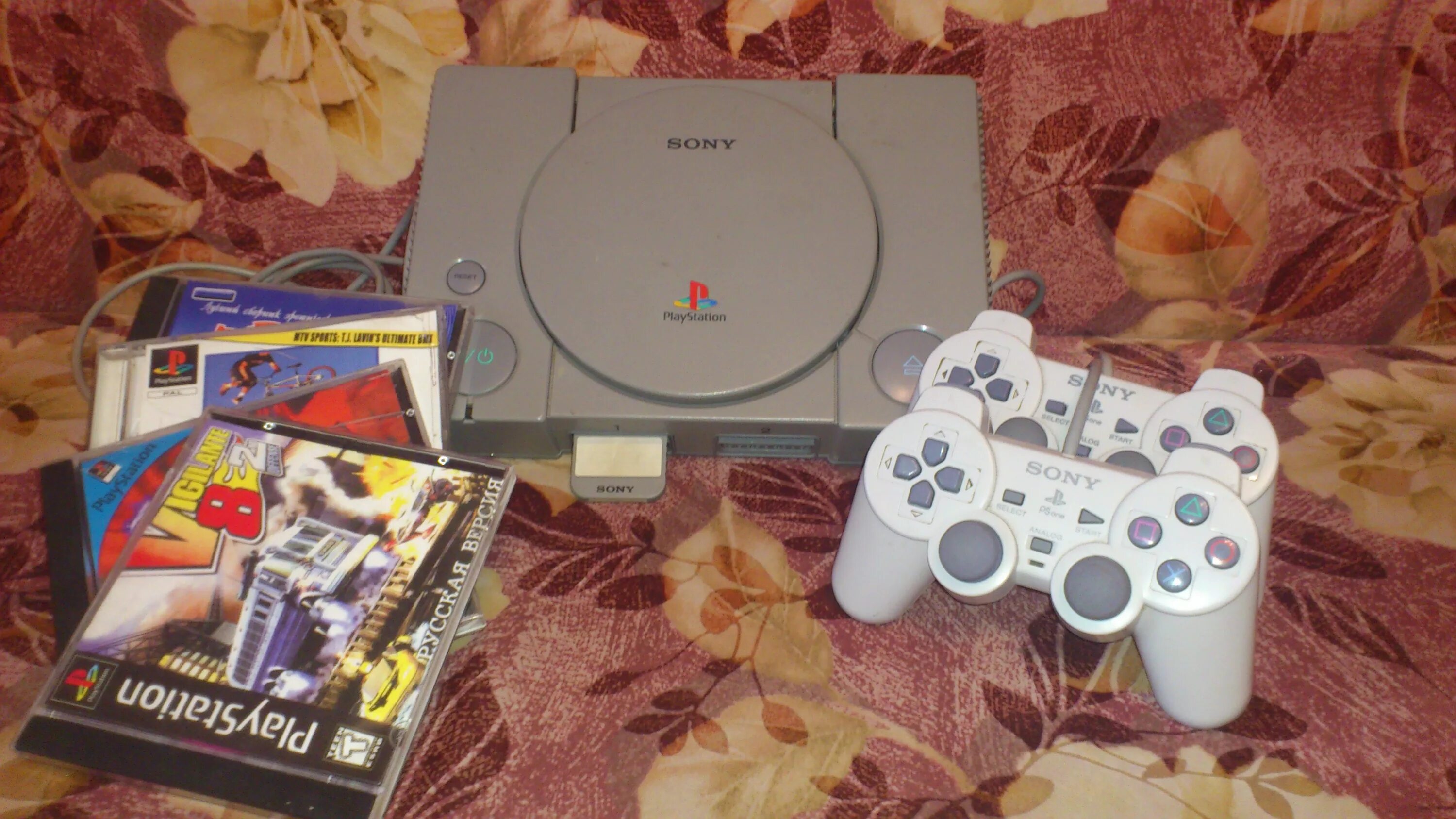 Приставка ps4 slim 500gb белая. Sony playstation scph-5502. Поставь сонька. Scph 7000. Приставка sony ps1.