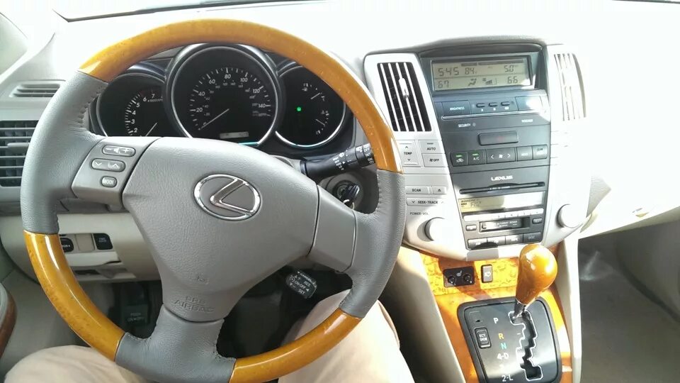 Руль lexus rx. Руль Лексус РХ 330. Rx300 руль. Лексус РХ 330 за рулем. Руль rx330 2004.