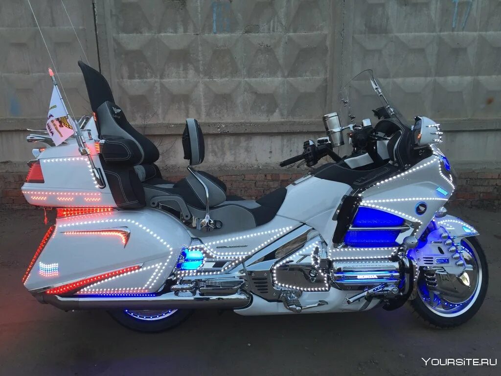 Мотоциклы голд винг купить. Honda Gold Wing 1800. Honda Gold Wing 1500. Honda gl1800 Gold Wing. Honda Голд Винг.