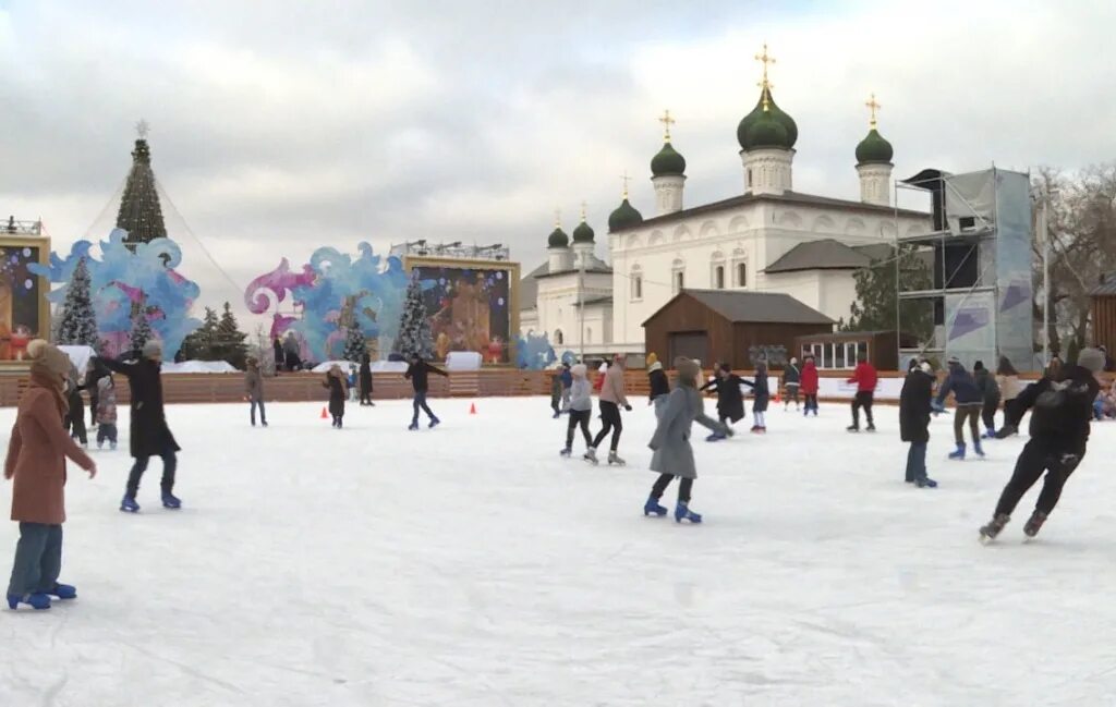 Каток в Кремле Астрахань. Каток в Кремле Астрахань 2022. Астраханский Кремль каток. Ледовый каток Астрахань Кремль. Ледовый каток астрахань