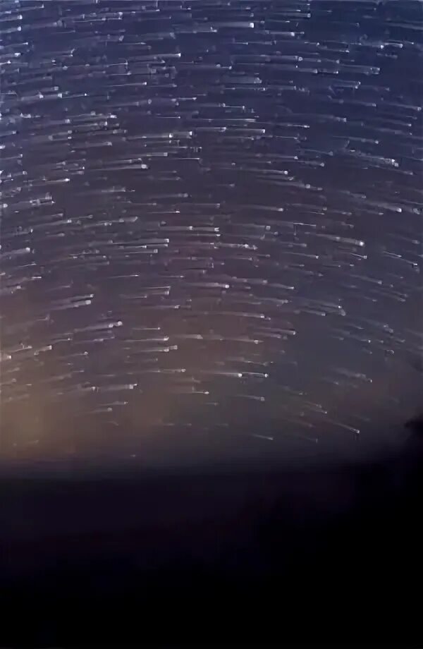 Звездный дождь. Звездное небо дождь. Метеорный поток гифка. Звездное небо с метеоритами.