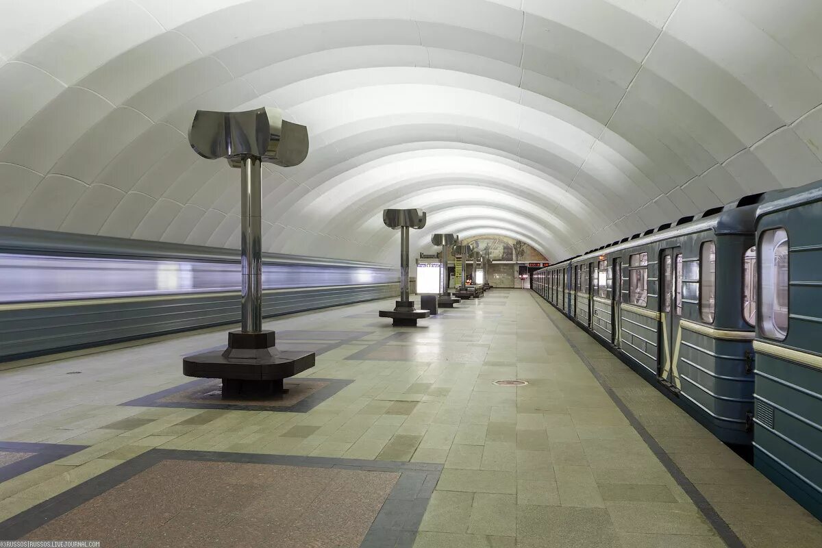 станция тимирязевская. станция тимирязевская. станция тимирязевская. станция метро тимирязевская москва. тимирязевская метро снаружи.