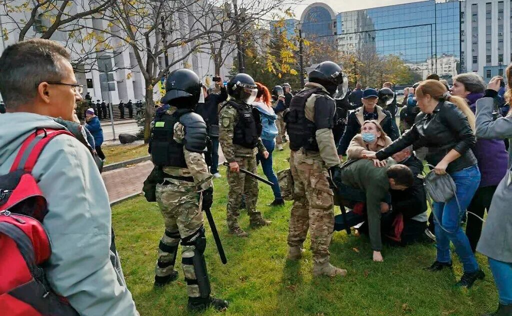 Протесты в Хабаровске ОМОН. Разгон митинга в Хабаровске ОМОНОМ. Омон на улицах