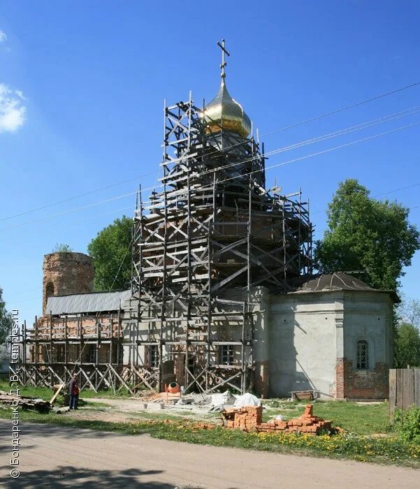 Храм димитрия солунского отрадное. Храм димитрия солунского в брянской области. Церковь дмитрия солунского в брянске. Отрадное брянская область. Мкр солнечный брянск отрадное.