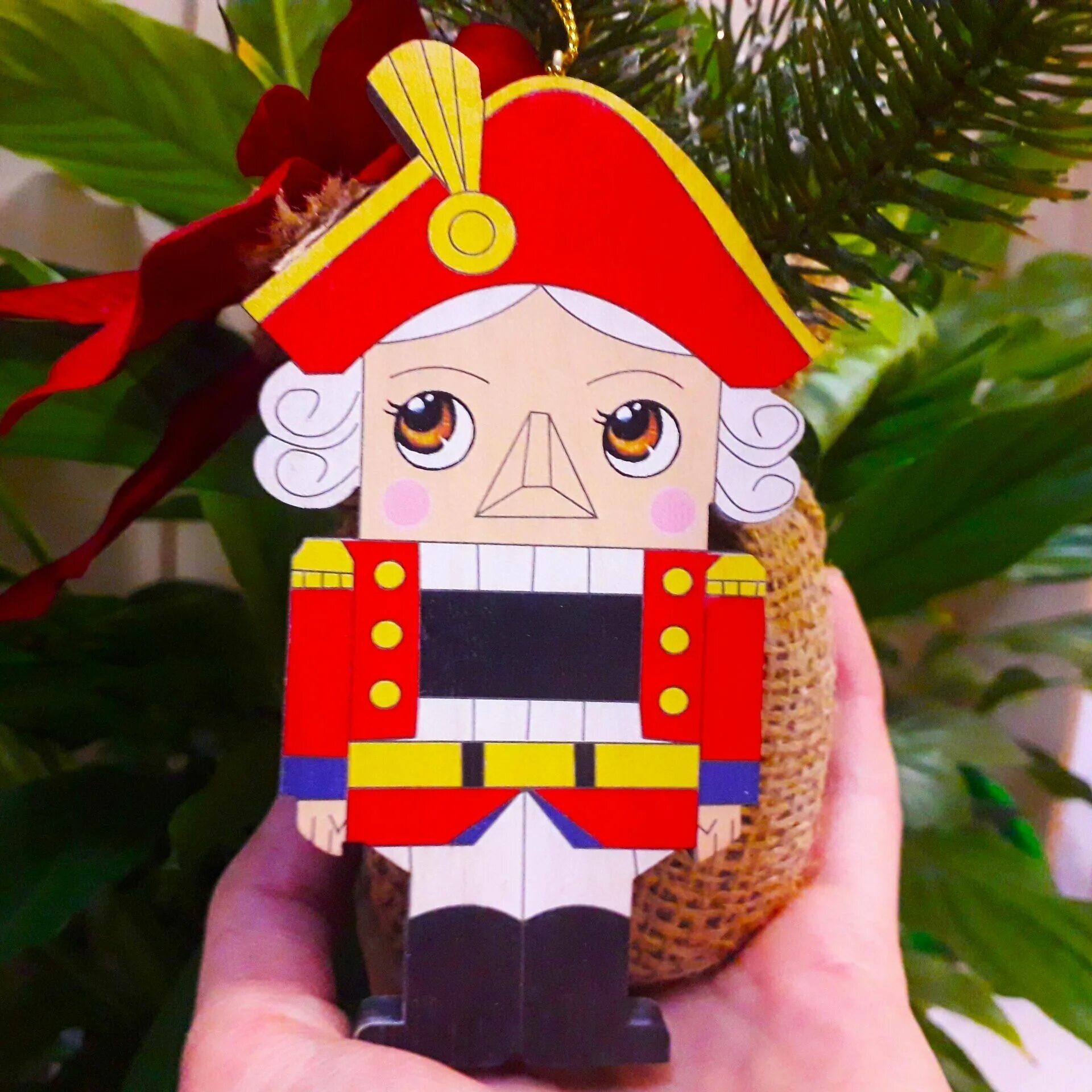 щелкунчик сюжет сказки. почему щелкунчика назвали щелкунчиком. настоящий щелкунчик игрушка. новогодняя поделка щелкунчик. щелкунчик описание игрушки.