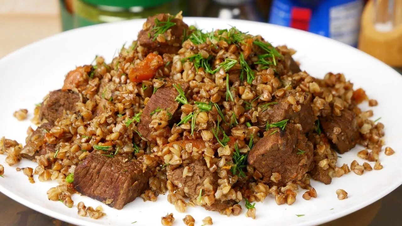 Плов из гречки с курицей. Каша гречневая с говядиной. Гречка плов рецепт. Гречка плов рецепт. Диетические блюда с гречкой.