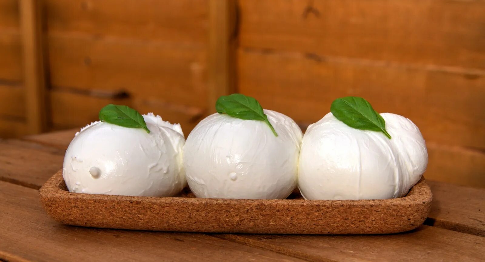 Моцарелла польза и вред. Buffalo mozzarella. Моцарелла. Сыр моцарелла. Сыр Буффало.