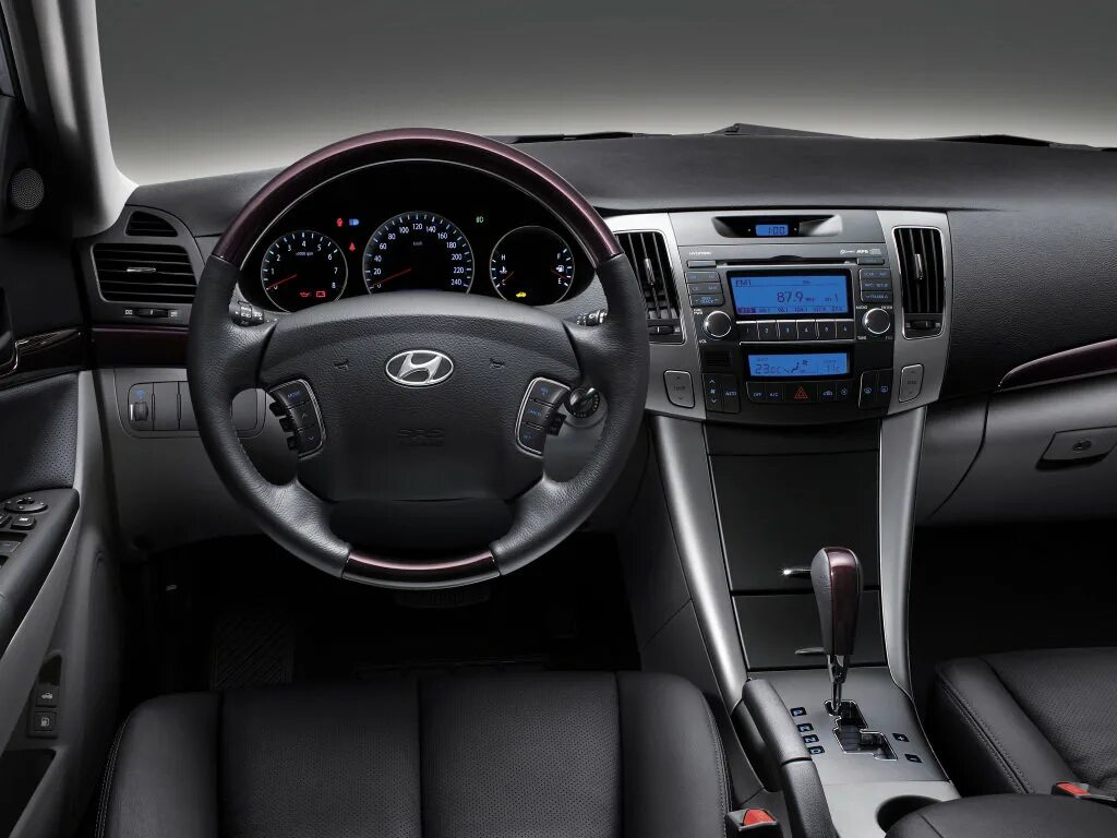 Hyundai sonata 2011 салон. Панель соната. Панель соната. Панель индикаторов приборов хендай соната тагаз 2005. Hyundai sonata nf панель приборов.