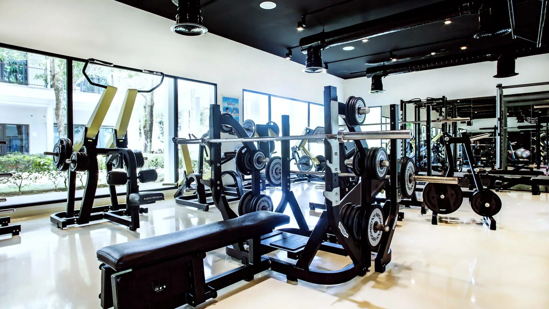 Спортзал пхукет. Спортивный зал отель. Школа номер 4 судак спортзал. Фитнес центр ялта интурист. Фитнес трамплин.