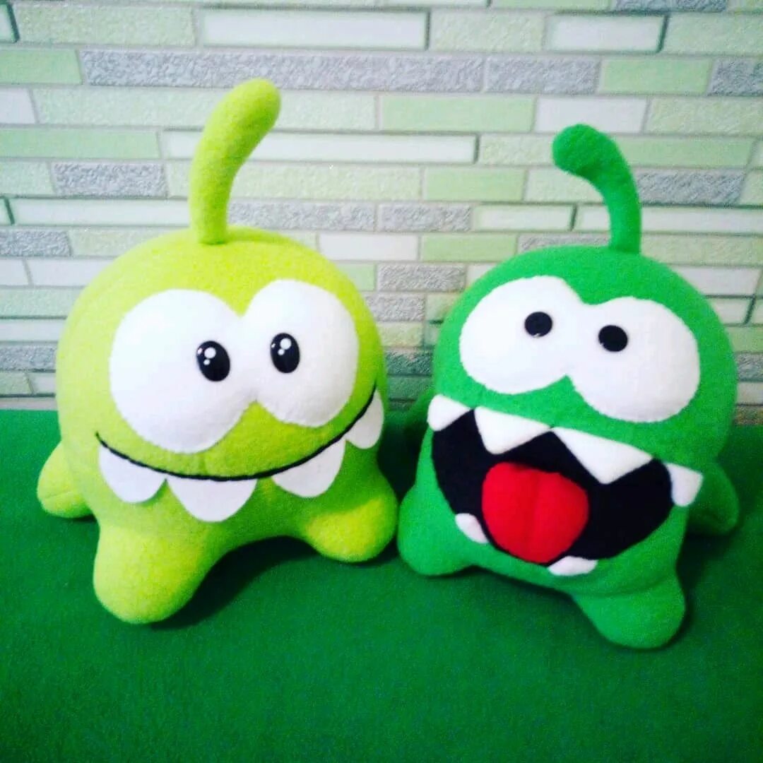 Ам ням фотка. Ам Ням игрушка. Мягкая игрушка ам Ням. Cut the Rope игрушка мягкая. Игрушка Ням Ням.