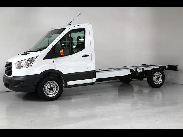 Форд шасси. Ford transit 2021. Ford transit chassis. Форд транзит шасси 470. Задне стекло форд транзит шасси.