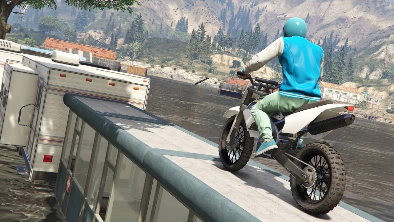 Гта 5 под водой. Гта 5 гонки на мотоциклах. gta 5 подводный мир. гта 5 езда. гта 5 гонка под водой.