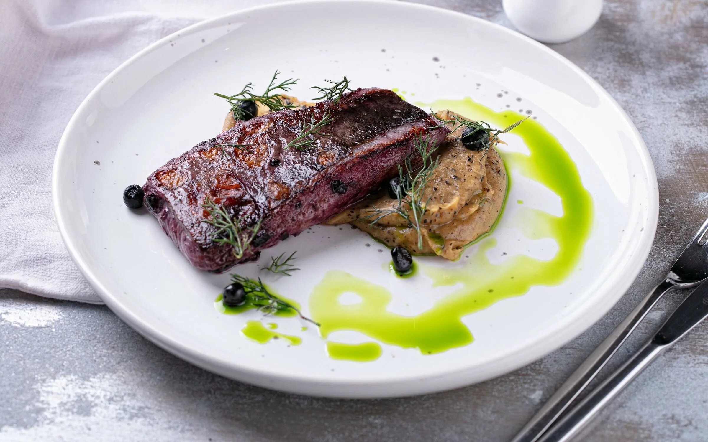 Блюда из сома рецепты. Сом запеченный. сом блюда. блюда из сома в ресторане. блюда из сома мраморного.