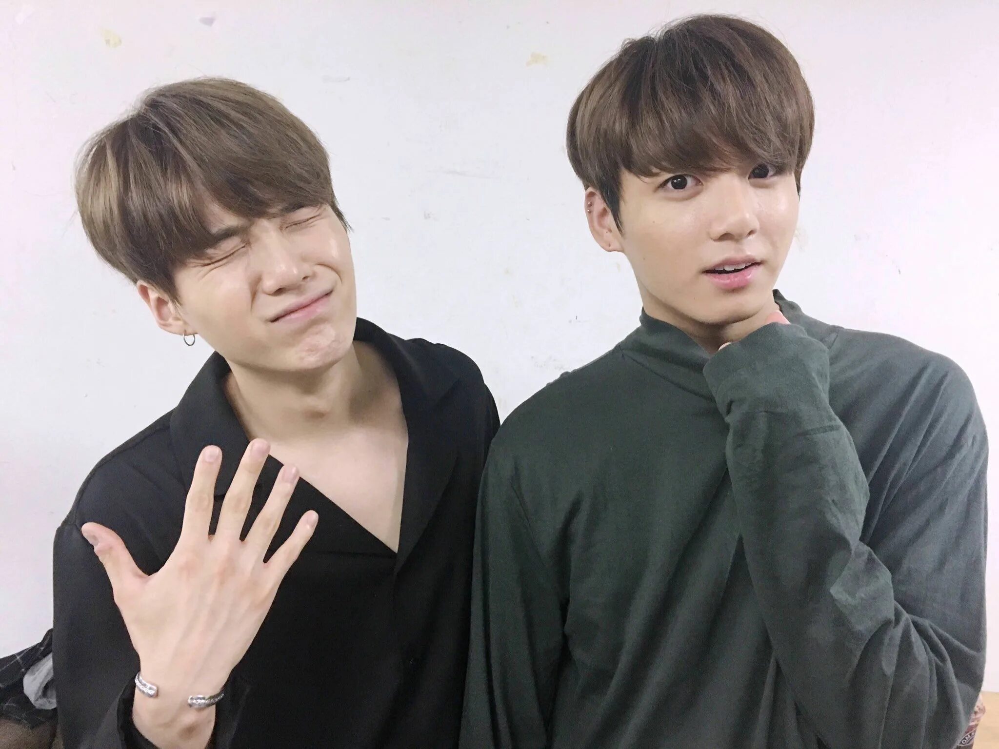 Тэджины БТС. Yoonkook БТС. BTS Сюга. Юнгуки моменты.