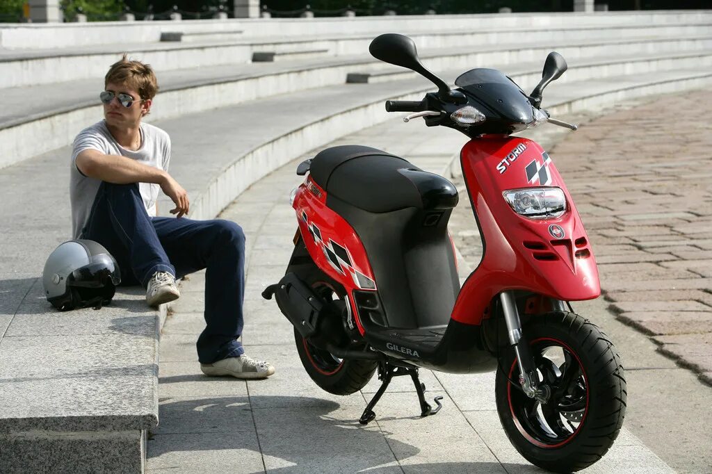 Скутер шторм 50 кубов. Gilera Storm 50. Джилера 50 скутер. Gilera турист. Скутер Гилера 850.