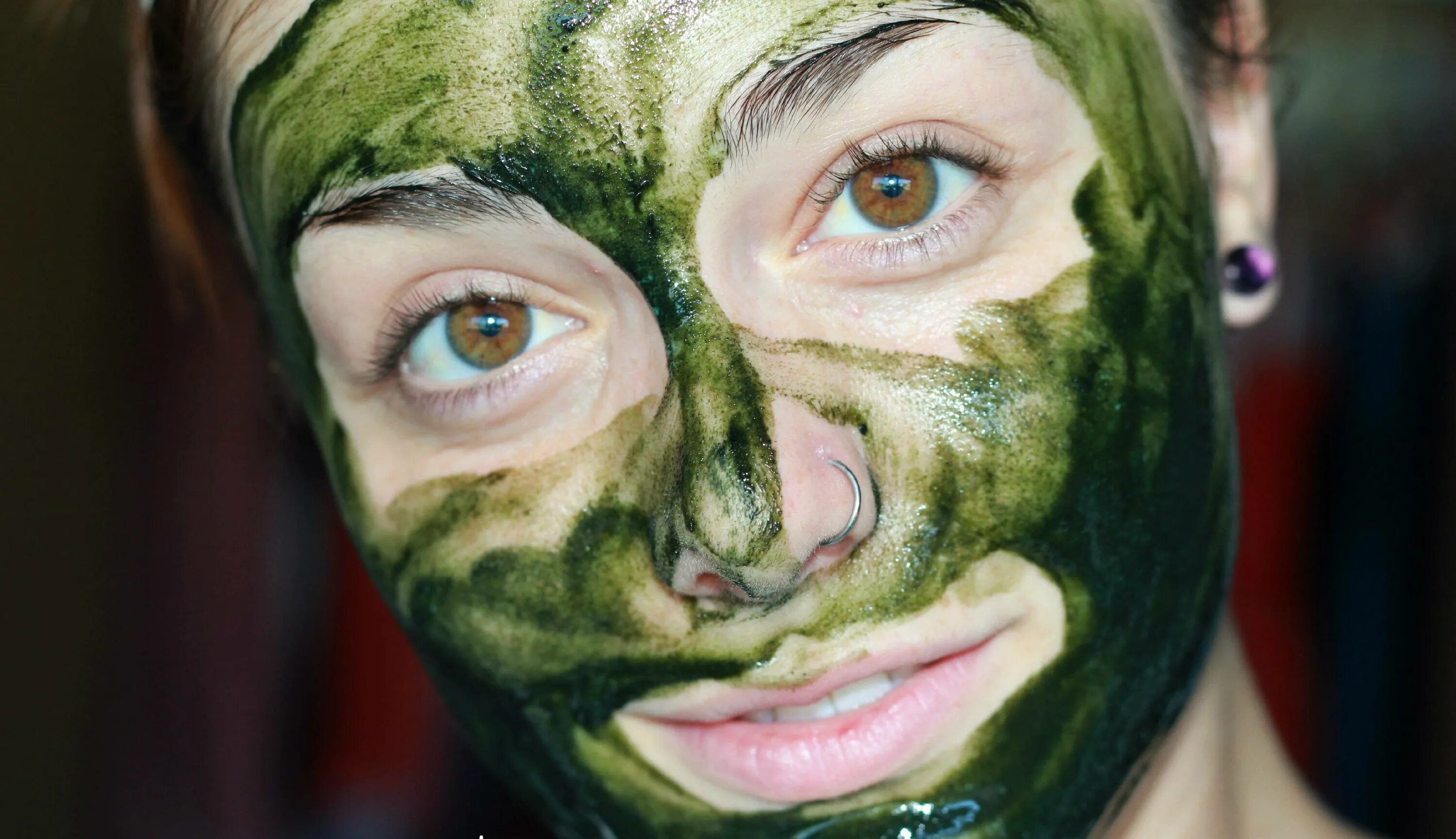 Спирулина маски в домашних условиях. Маска из водорослей ламинария. Маска для лица Spirulina. Маска со спирулиной для лица. Маска из водорослей для лица.